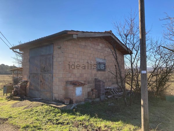 locale di sgombero in vendita a Monteroni d'Arbia in zona Ponte d'Arbia