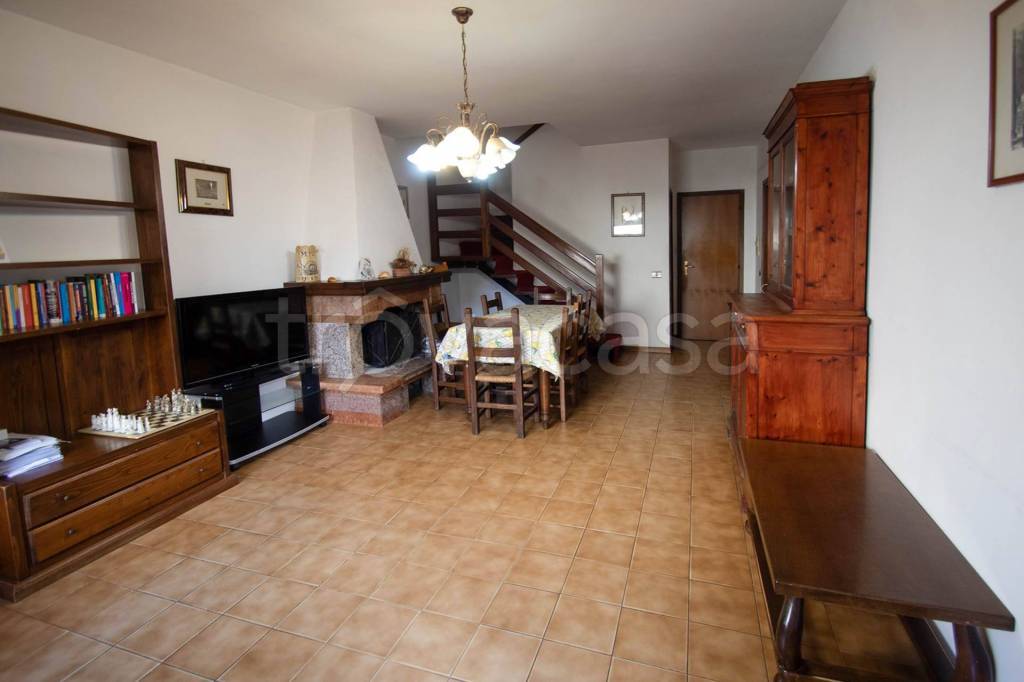 appartamento in vendita a Monteroni d'Arbia in zona Ponte a Tressa