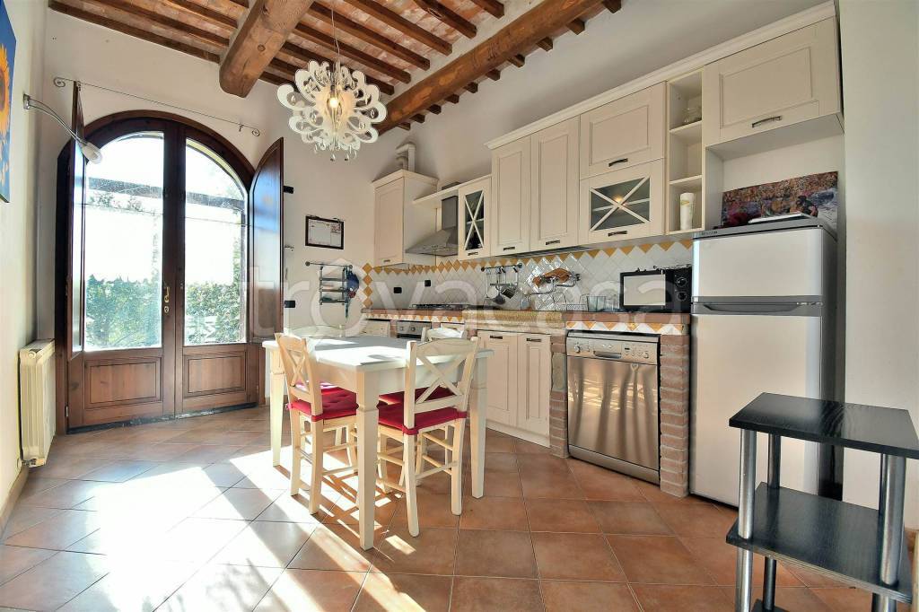 appartamento in vendita a Monteroni d'Arbia in zona Radi