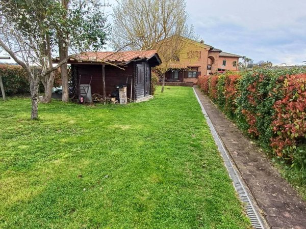 appartamento in vendita a Monteroni d'Arbia in zona Lucignano
