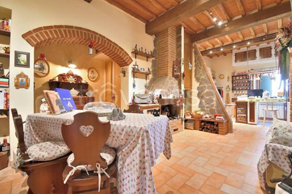 appartamento in vendita a Monteroni d'Arbia in zona Lucignano