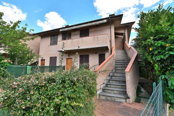 appartamento in vendita a Monteroni d'Arbia in zona Ponte a Tressa