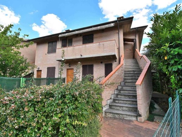 appartamento in vendita a Monteroni d'Arbia in zona Ponte a Tressa