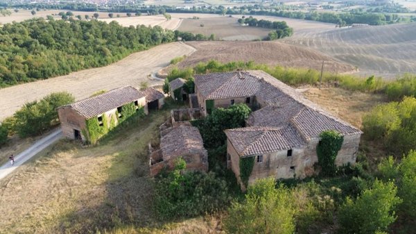 casale in vendita a Monteroni d'Arbia