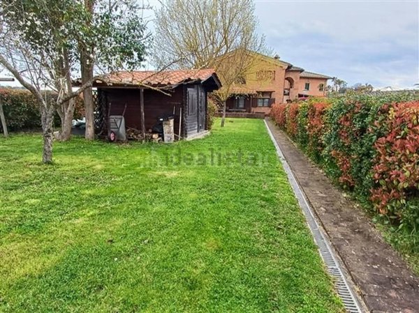 appartamento in vendita a Monteroni d'Arbia in zona Lucignano