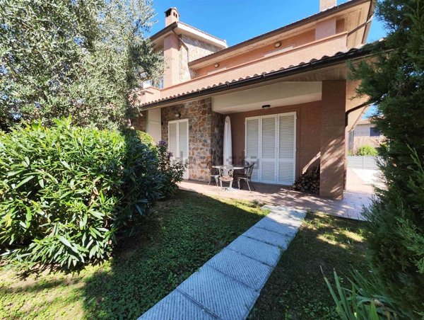 casa semindipendente in vendita a Monteroni d'Arbia