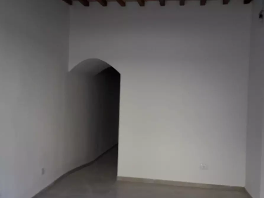 locale commerciale in vendita a Monteroni d'Arbia