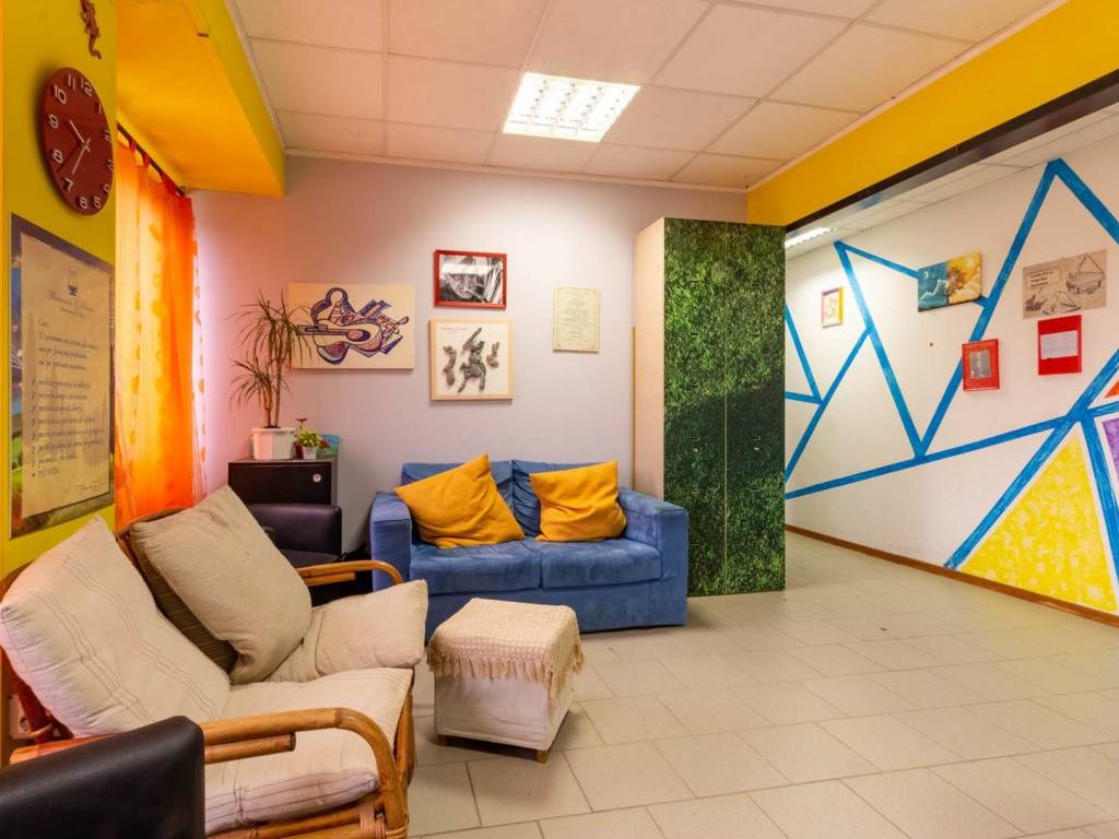 locale commerciale in vendita a Monteroni d'Arbia in zona Lucignano