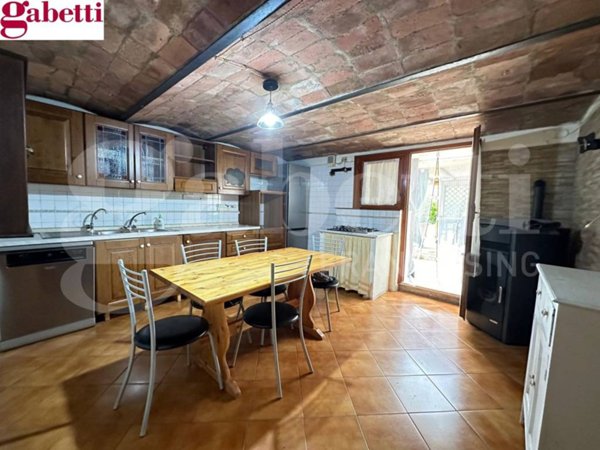 appartamento in vendita a Monteroni d'Arbia in zona Lucignano