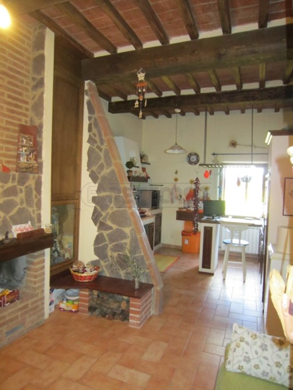 appartamento in vendita a Monteroni d'Arbia in zona Lucignano