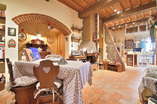 appartamento in vendita a Monteroni d'Arbia in zona Lucignano