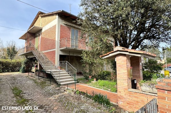 casa indipendente in vendita a Monteroni d'Arbia in zona Ponte d'Arbia