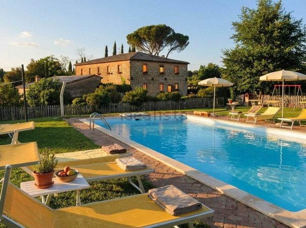 casale in vendita a Monteroni d'Arbia