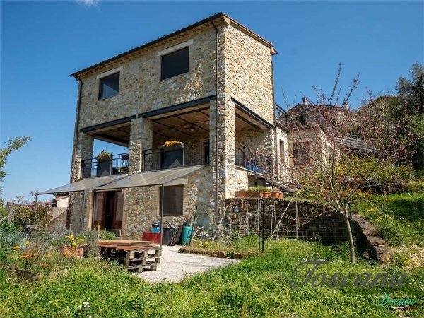 casa indipendente in vendita a Monteroni d'Arbia in zona Lucignano