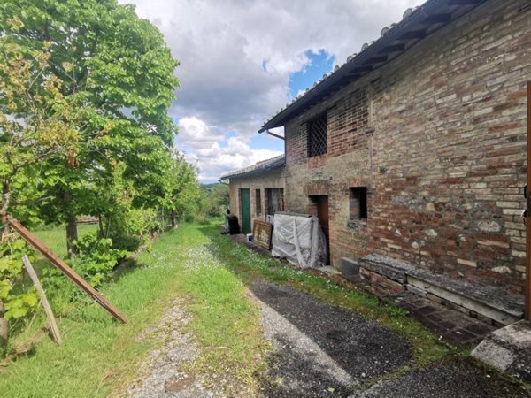 locale commerciale in vendita a Monteroni d'Arbia