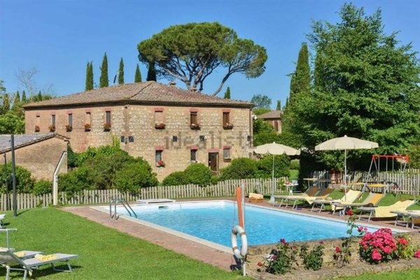 casale in vendita a Monteroni d'Arbia