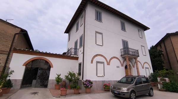 casa indipendente in vendita a Monteroni d'Arbia in zona Ponte a Tressa