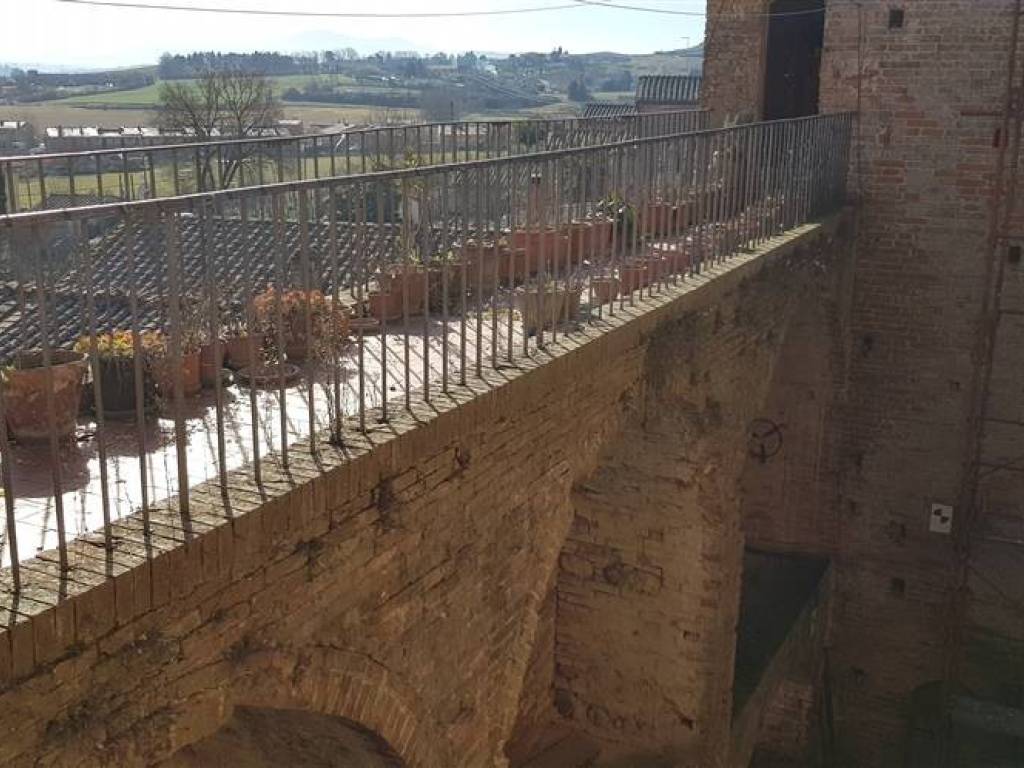 casa indipendente in vendita a Monteroni d'Arbia in zona Ponte a Tressa