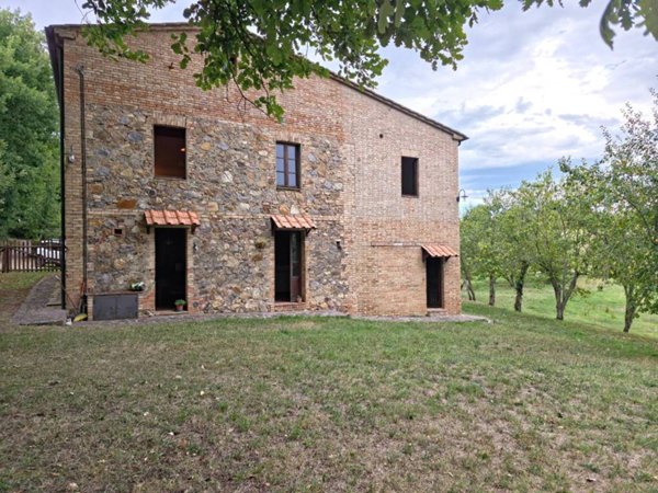 casa indipendente in vendita a Monticiano