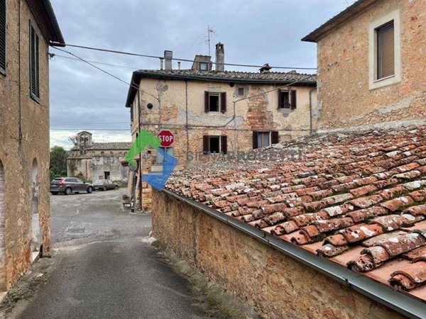 intera palazzina in vendita a Monticiano in zona Tocchi