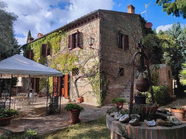 casa indipendente in vendita a Pienza in zona Monticchiello