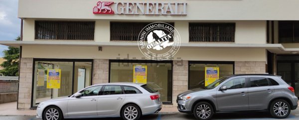 locale commerciale in vendita a Poggibonsi