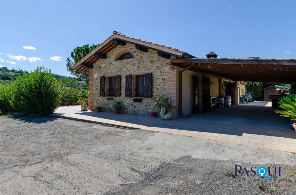 casa indipendente in vendita a Poggibonsi in zona Centro Storico