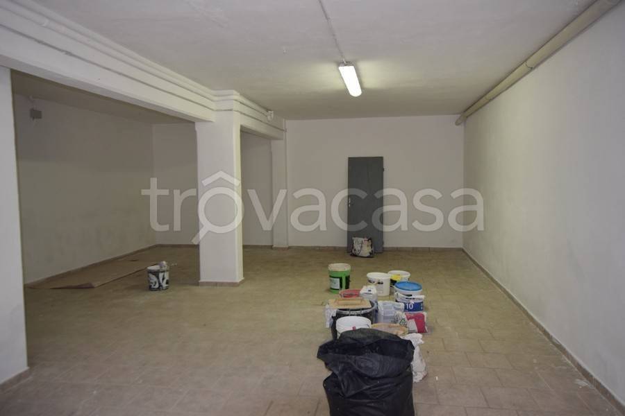 locale commerciale in vendita a Poggibonsi in zona Centro Storico