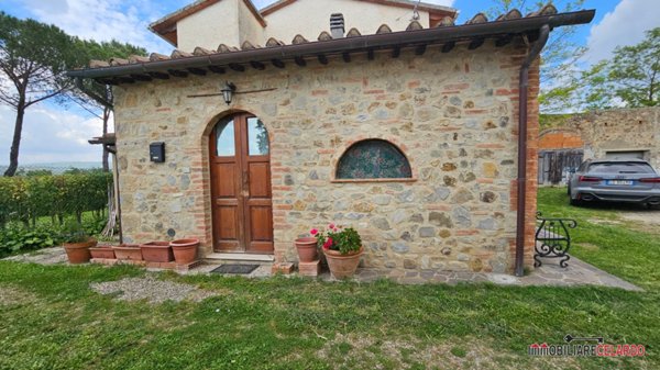 locale di sgombero in vendita a Poggibonsi