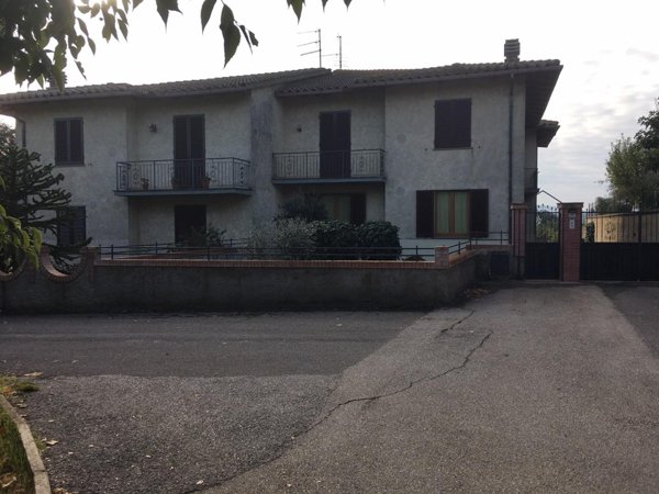 casa indipendente in vendita a Poggibonsi