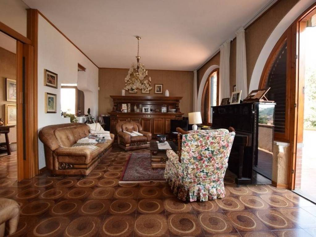 casa indipendente in vendita a Poggibonsi