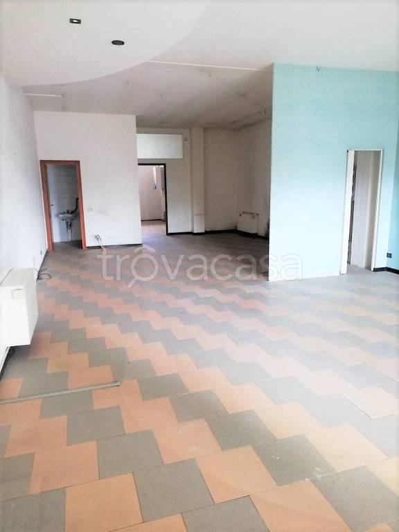 negozio in vendita a Poggibonsi in zona Bellavista