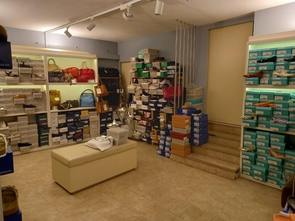 negozio in vendita a Poggibonsi in zona Centro Storico