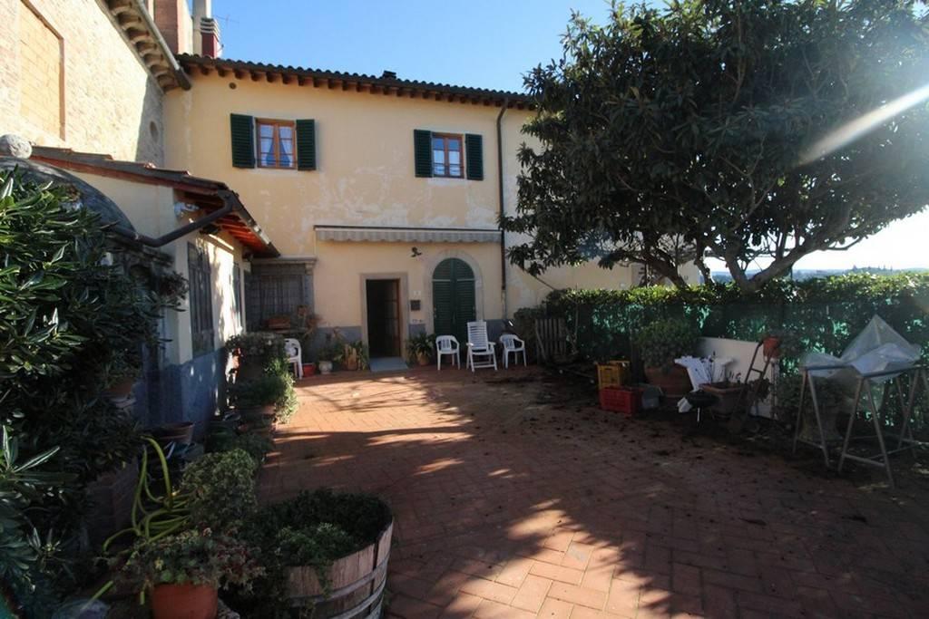 appartamento in vendita a Poggibonsi in zona Talciona