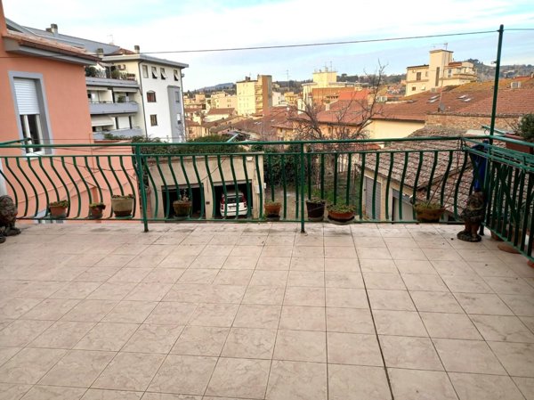 appartamento in vendita a Poggibonsi in zona Centro Storico
