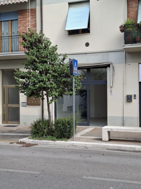 locale commerciale in vendita a Poggibonsi