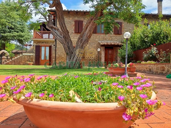 casa indipendente in vendita a Poggibonsi