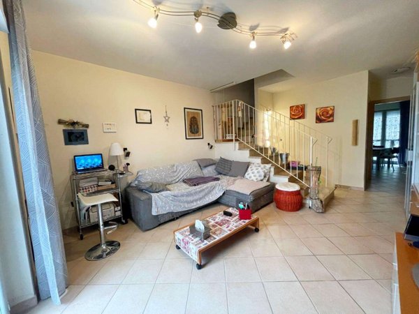 intera palazzina in vendita a Poggibonsi