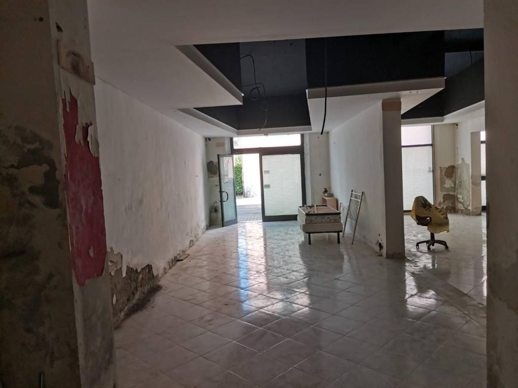 negozio in vendita a Poggibonsi