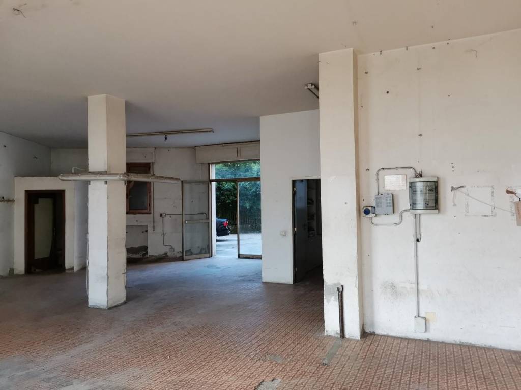 negozio in vendita a Poggibonsi