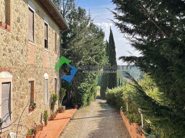 casa indipendente in vendita a Poggibonsi