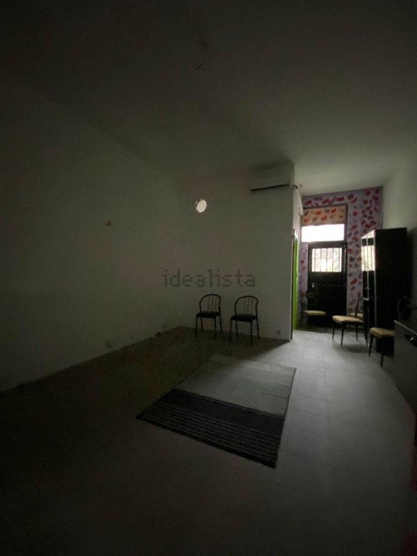 locale commerciale in vendita a Poggibonsi