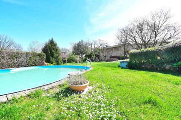 casa indipendente in vendita a Poggibonsi in zona Staggia Senese