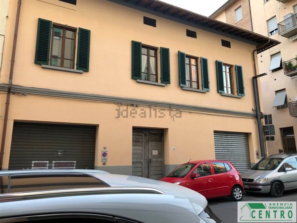 locale di sgombero in vendita a Poggibonsi