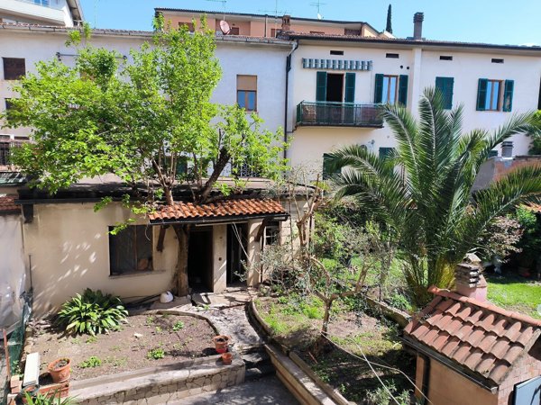 casa semindipendente in vendita a Poggibonsi