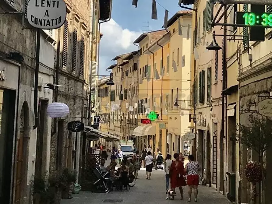 negozio in vendita a Poggibonsi in zona Centro Storico