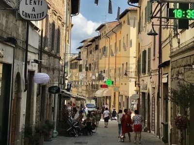 negozio in vendita a Poggibonsi in zona Centro Storico