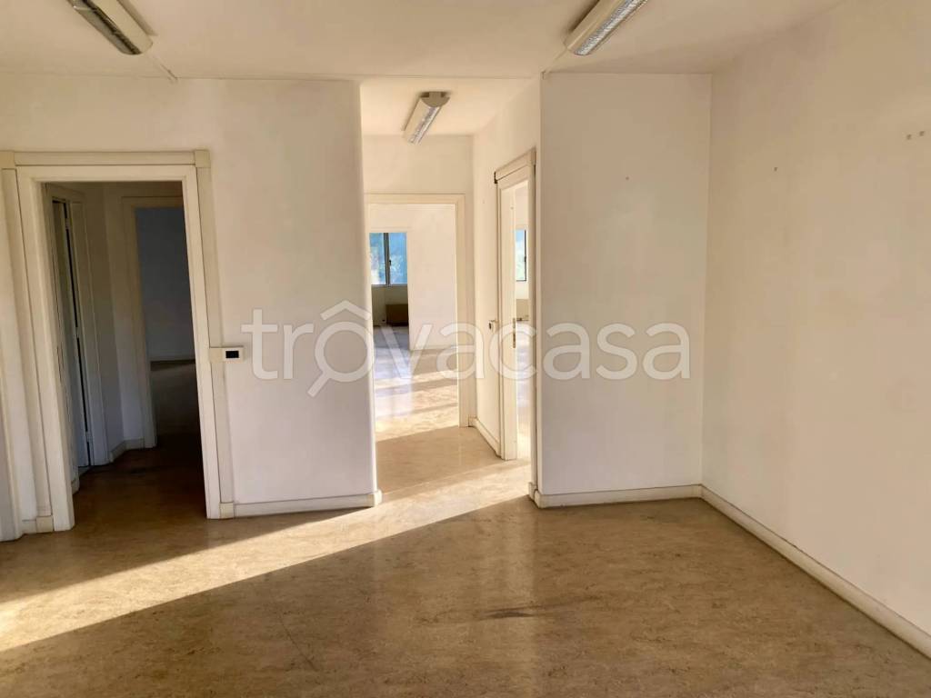 ufficio in vendita a Poggibonsi in zona Centro Storico