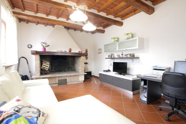 casa indipendente in vendita a Poggibonsi in zona Staggia Senese