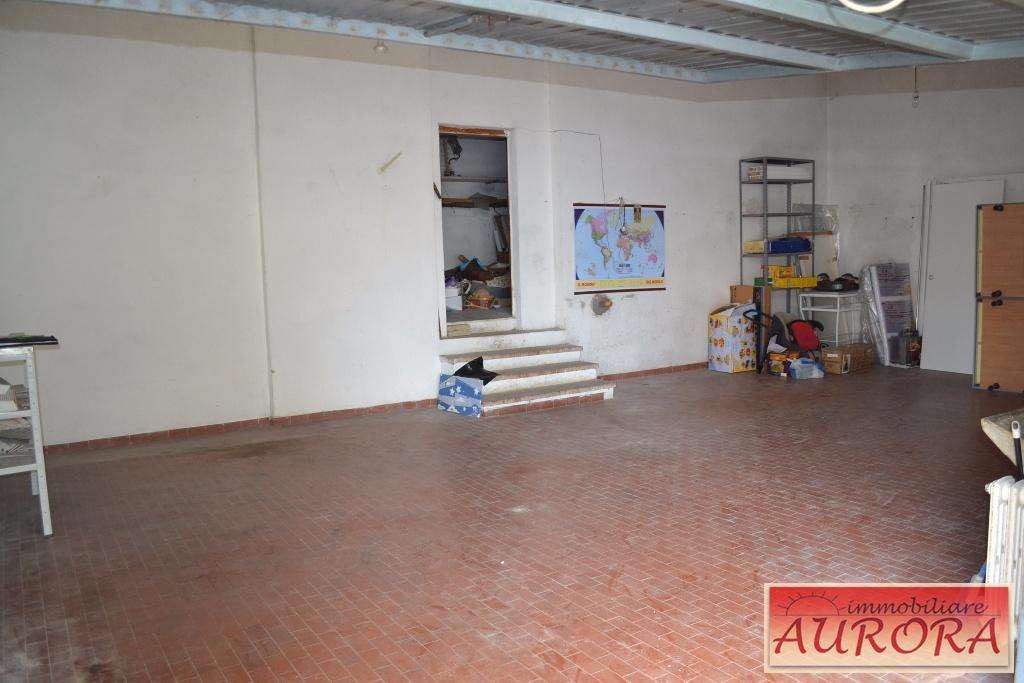 locale di sgombero in vendita a Poggibonsi in zona Centro Storico
